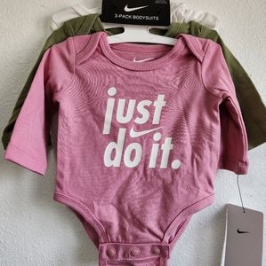 Nike 3pc Newborn Set
